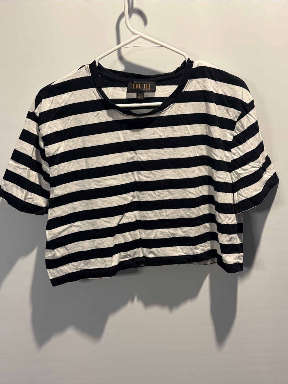 TRUTH Black & White Striped Woman's Crop Tee Size: M